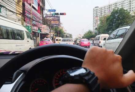  电动化并非终局：超豪华品牌的内燃机复兴论 汽车科技