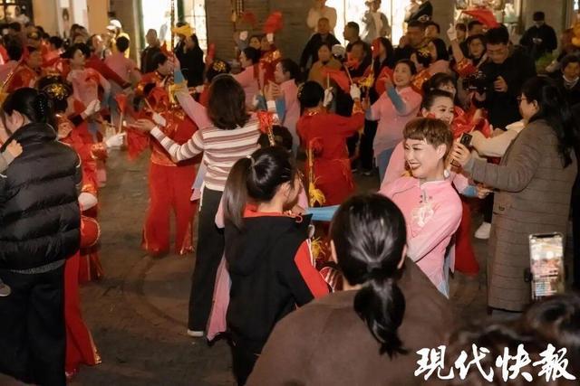  非遗技艺的行进式重生：从姜堰民俗踩街看文化传承的破局之道 文化旅游