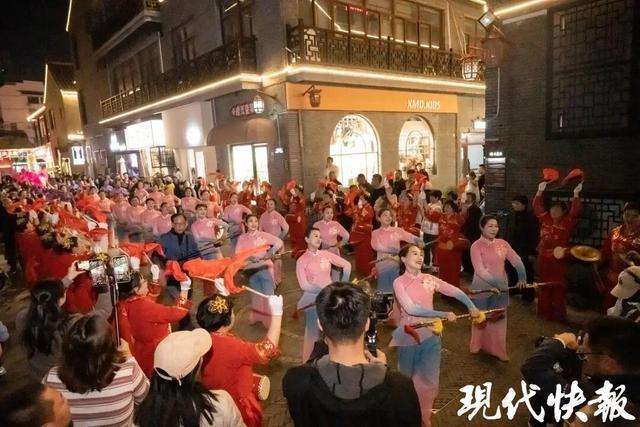  非遗技艺的行进式重生：从姜堰民俗踩街看文化传承的破局之道 文化旅游