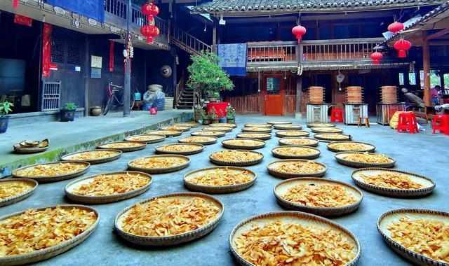  那片曾经荒草丛生的林地，如今成了村民口袋里的金窝窝 文化旅游