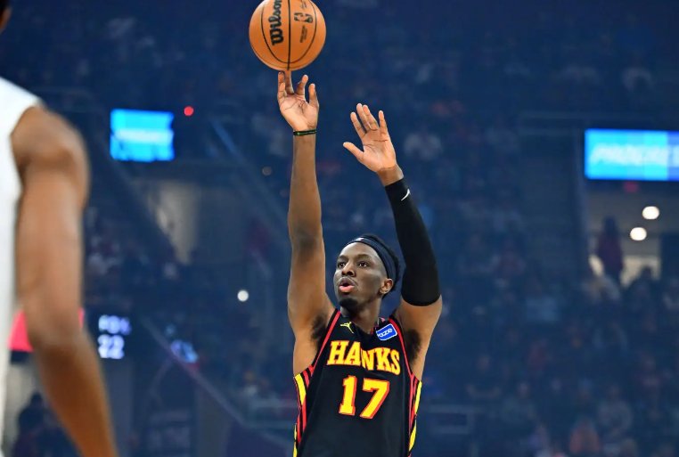  被撕碎的内线屏障：一场比赛暴露的成长之痛与破局启示 体育新闻