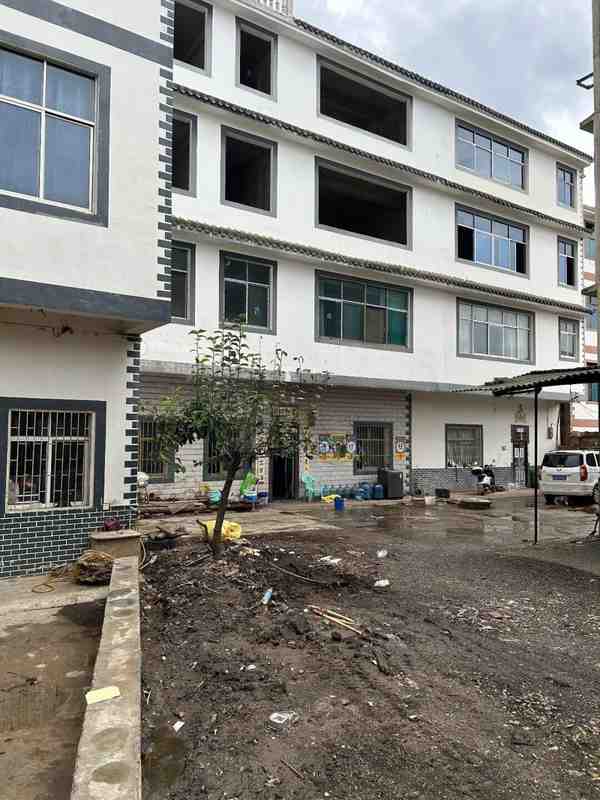  建筑安全技术视角下的昭通丧宴墙体倒塌事故：结构缺陷与责任边界的深度解析 新闻