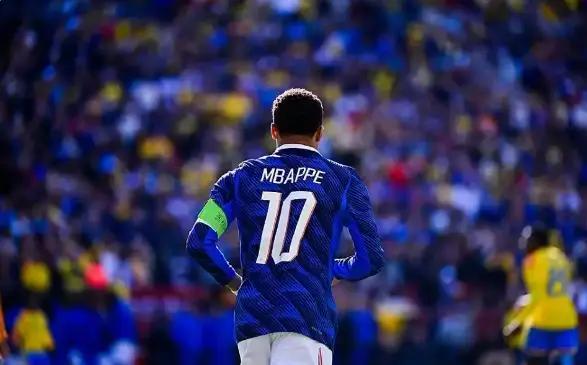  35岁生日那天的队长袖标：一个关于尊重与成长的故事 情感心理